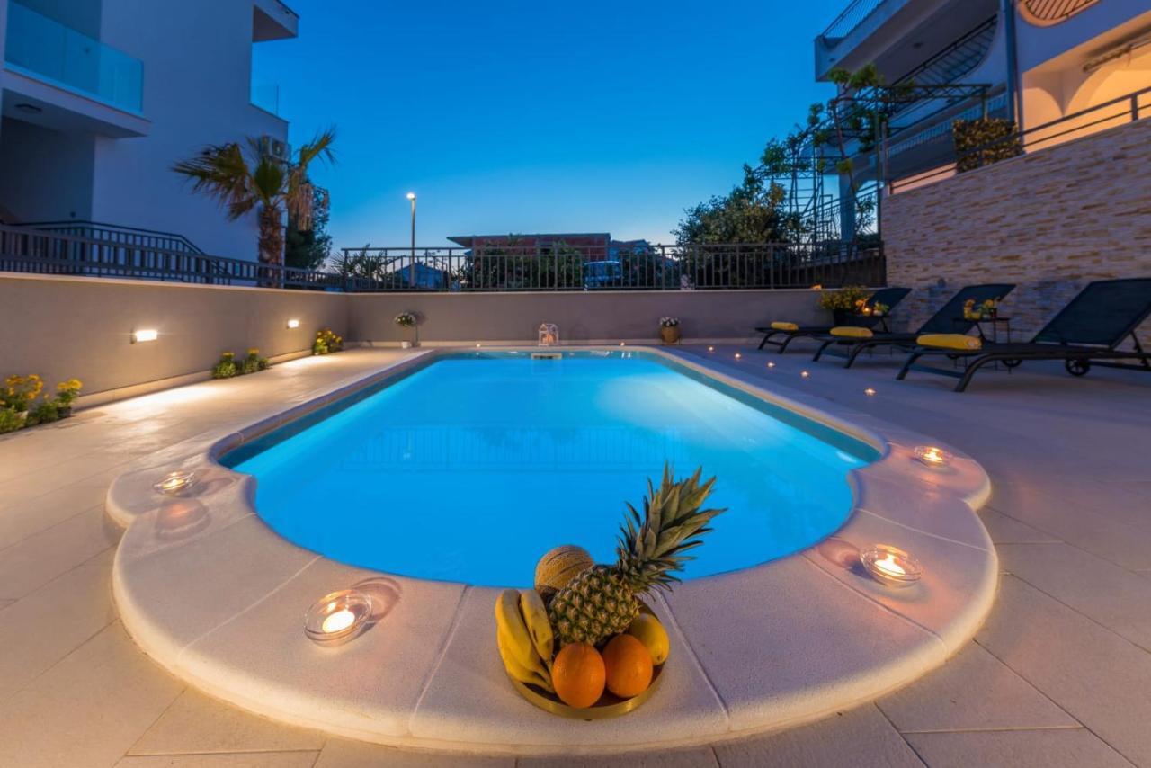 Villa Seaview With Pool - Apartment Yellow Трогир Экстерьер фото